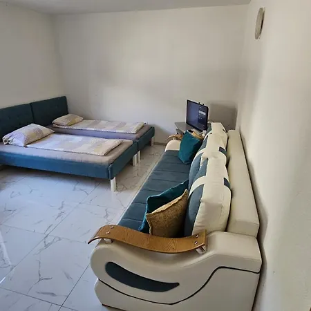 Nadija Apartman *
